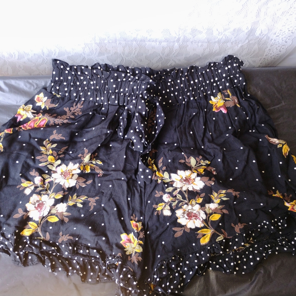Angie Black Floral High Waist Shorts with Yellow Accents Sz L Boho ISO